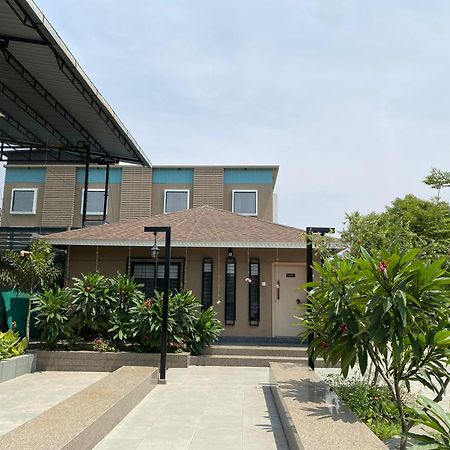 The Pavilion Park Resort Malegaon Екстер'єр фото